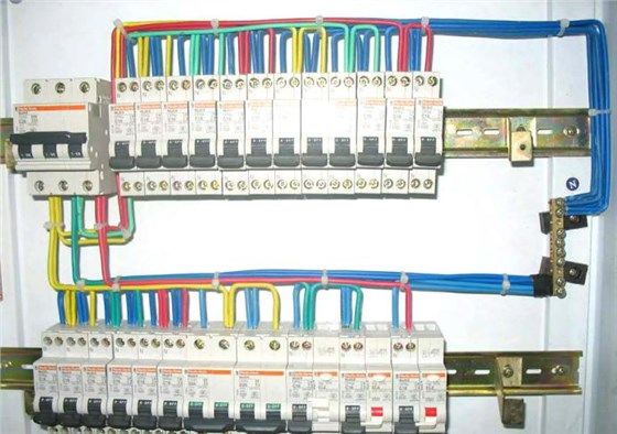 配電箱與供電線路結(jié)合的制作工藝圖片1